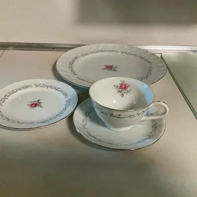 Royal Swirl Fine China Japan Rose Place Setting