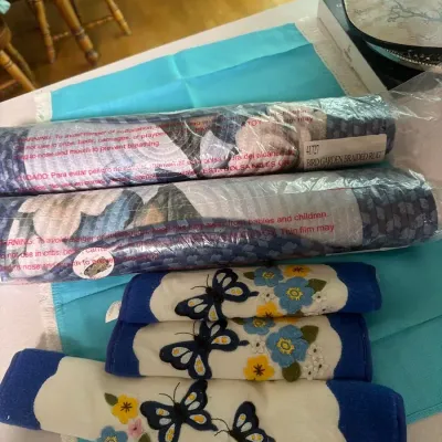 Butterfly Kitchen Textile Lot – Appliance Handle Covers & Quilted Mats