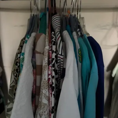 Women’s Assorted Tops & Shirts – Sizes Medium to XL – Colorful Prints & Solids
