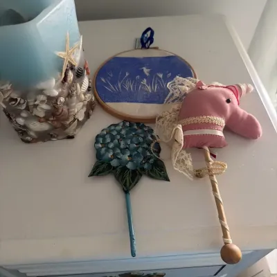 Coastal & Cottage Décor Lot – Seashell Candle, Hydrangea Hook & Decorative Accents