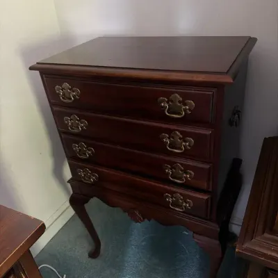 Traditional Queen Anne Style 4-Drawer Mahogany Jewelry Chest / Silverware Chest