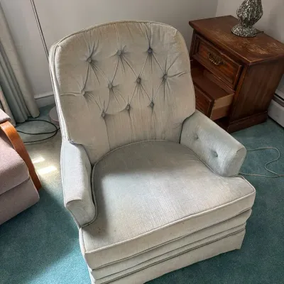 Vintage Button-Tufted Upholstered Armchair – Light Blue