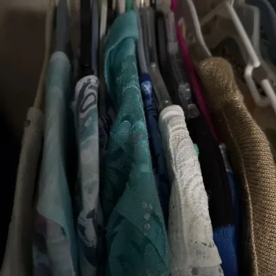 Women’s Assorted Dress Tops & Shirts – Sizes Medium to XL – Colorful Prints & Solids