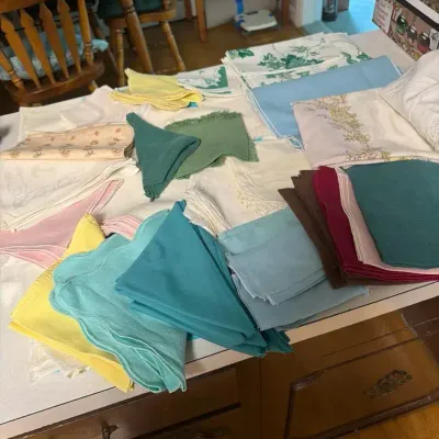 Assorted Vintage Table Linens & Napkin Lot – Floral, Solid & Pastel Colors