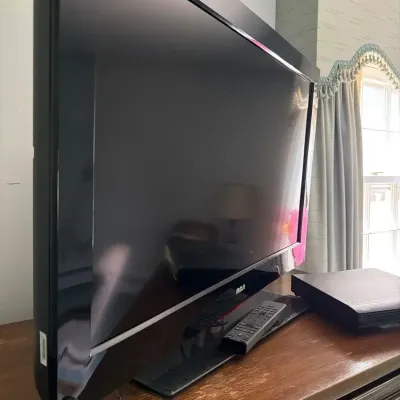 RCA Flat-Screen HDTV with Remote & Digital Converter/Receiver Box