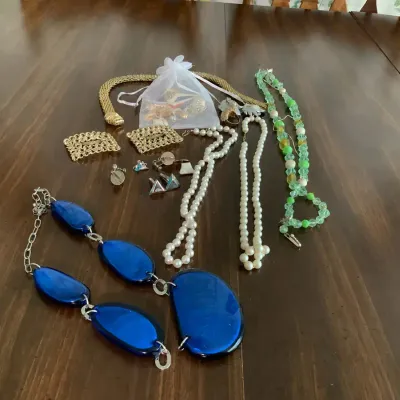 Large Assorted Vintage & Costume Jewelry Lot – Necklaces, Pearls, Earrings, Brooches & More