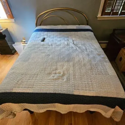 Serta Motion Series Adjustable Bedframe W/ Remote, incl Brass Head Board
