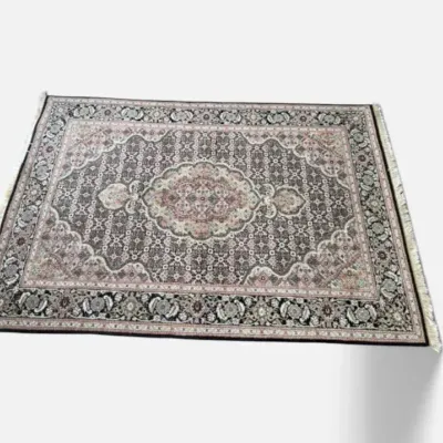 Traditional Persian-Style Medallion Area Rug with Fringe