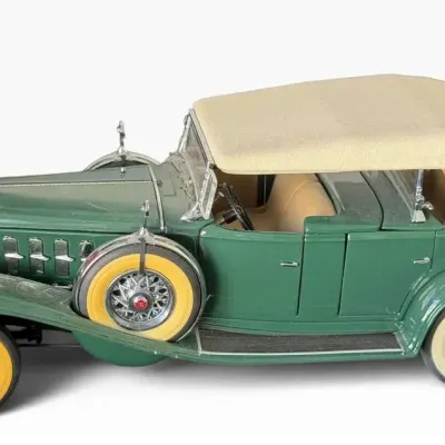Danbury Mint 1932 Cadillac V-16 Precision Metal Model Car