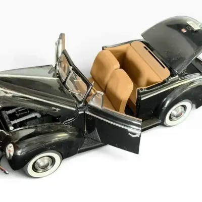 The Danbury Mint 1940 Ford Deluxe Convertible Die-Cast Model Car w/ Original Box