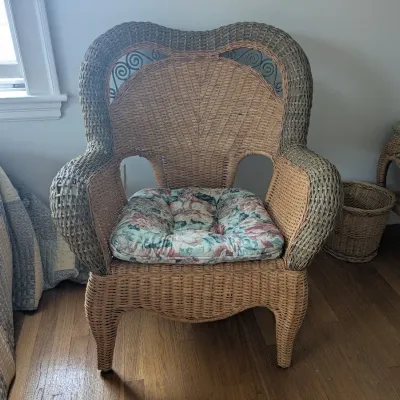 Sale Photo Thumbnail #59: Wicker Chair