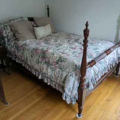 Sale Photo Thumbnail #36: Mahogany Bedframe