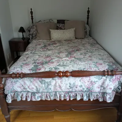 Sale Photo Thumbnail #37: Mahogany Bedframe Front View