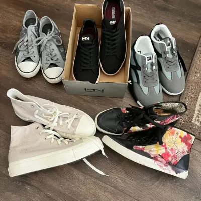 Women's/unisex Converse And Sneakers
