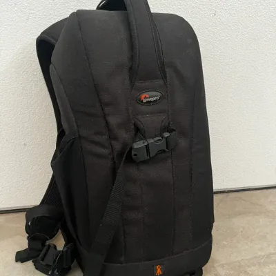 Lowepro Flipside 200 or Flipside 300 series bag