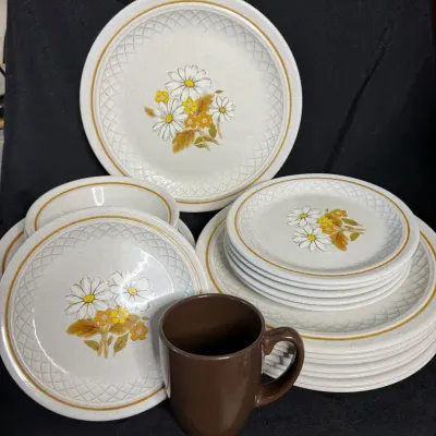 Vintage Japanese Stoneware Floral Dinnerware Set - 22 Pc Daisy Pattern