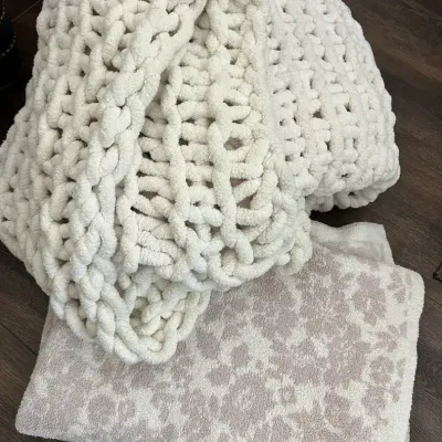 Giant Hand Knotted Chunky Throw