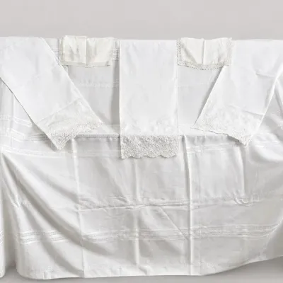 Vintage White Linen Lace Tablecloth Set with Doilies