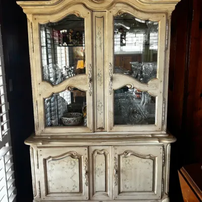1990s Thomasville (?) shabby chic French Provencal hutch