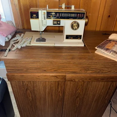 1987 Singer Imperial 7000 works great 
