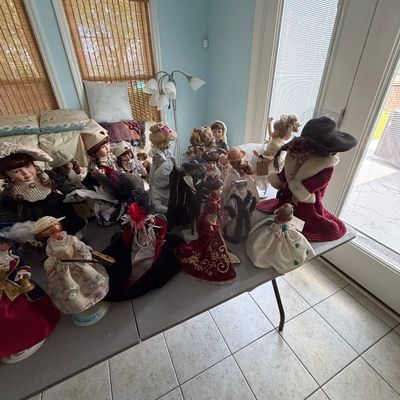Sale Photo Thumbnail #142: Dolls and more Dolls