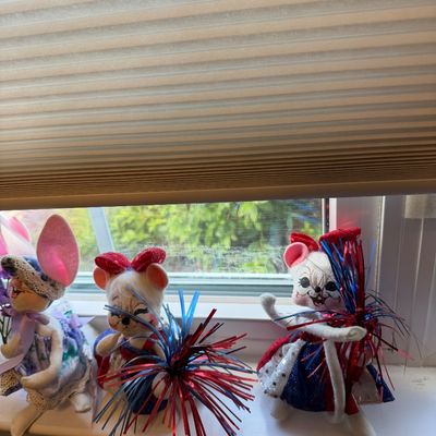 Sale Photo Thumbnail #38: Annalee Dolls