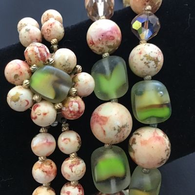 Aurora Borealis ,Art Glass, Marbled pink, Vintage Necklace