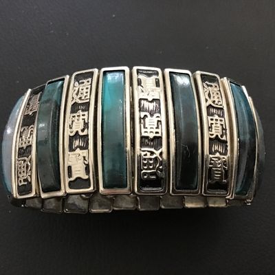 Asian Inspired Lucite Plastic Expansion Bracelet Vintage