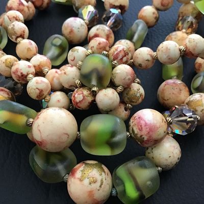 Aurora Borealis ,Art Glass, Marbled pink, Vintage Necklace