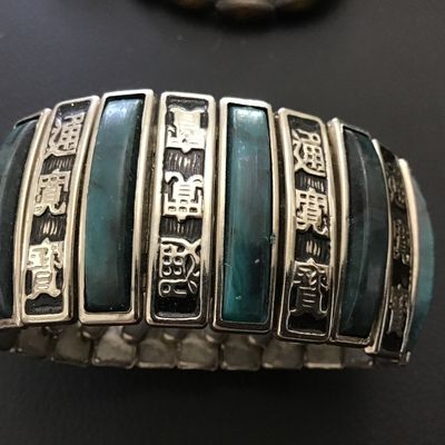 Asian Inspired Lucite Plastic Expansion Bracelet Vintage