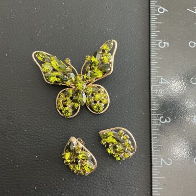 Beautiful Vintage Gold tone wire butterfly with gorgeous green glass rhinestones brooch and Earring Set