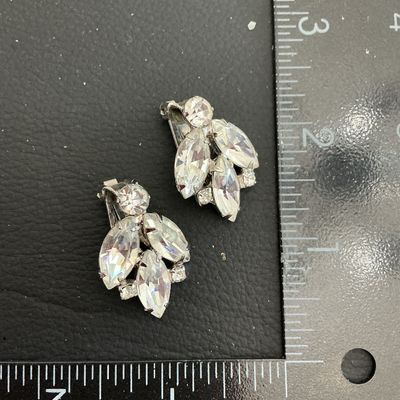 Sale Photo Thumbnail #144: Beautiful Vintage Weiss fashion earrings with clear glass rhinestones 
Please see attached pictures