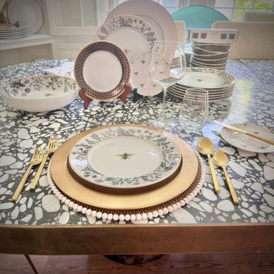 Sale Photo Thumbnail #18: Williams Sonoma "Honeycomb" china - 8 place settings, plus bowls, serving bowl, napkin rings, and napkins