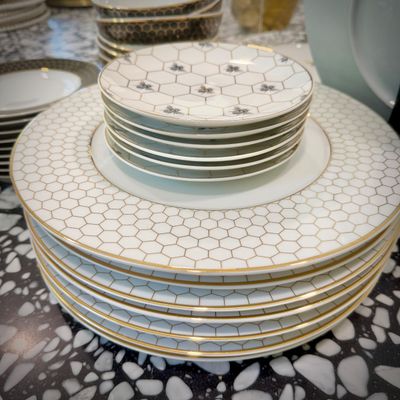 Sale Photo Thumbnail #25: Williams Sonoma "Honeycomb" china - 8 place settings, plus bowls, serving bowl, napkin rings, and napkins