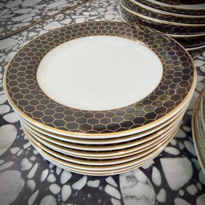 Sale Photo Thumbnail #27: Williams Sonoma "Honeycomb" china - 8 place settings, plus bowls, serving bowl, napkin rings, and napkins