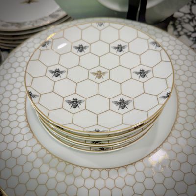 Sale Photo Thumbnail #26: Williams Sonoma "Honeycomb" china - 8 place settings, plus bowls, serving bowl, napkin rings, and napkins