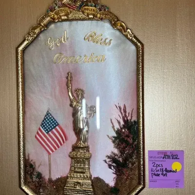 Vintage Bubble Glass Statue Of Liberty Shadow Box Wall Plaque & Limoge  Statue Of Liberty Plate