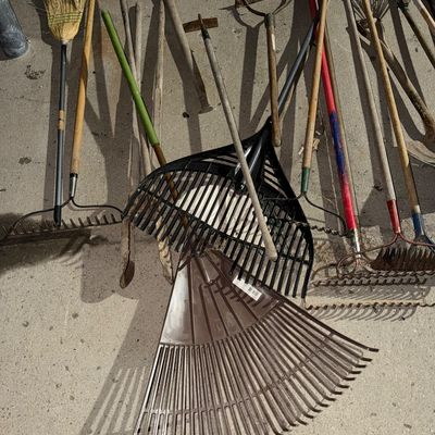 Sale Photo Thumbnail #10: 2-Yard Tools Plus Extras

Post Hole Tool, Rakes, Shovels, Scrapers, Fence  Posts, (Added on)  Pick Axe, etc
HIGH BID TAKES ALL.