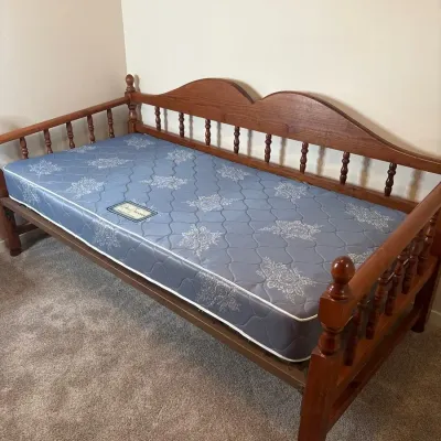 Wood Spindle-style Daybed 