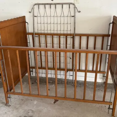 Vintage Simmons Baby Crib