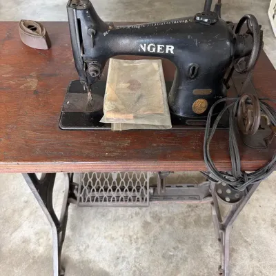Vintage Singer Sewing Machine.