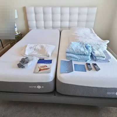 King Size Sleep Number i8 Smart Bed - Adjustable Base, 2 Twin Mattress, Bedding, Remotes, Headboard