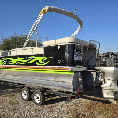 High-Performance Pontoon Boat. 2008 Avalon 22' "Paradise Elite Windjammer custom triton party boat; Seats 16; Honda 200hp...