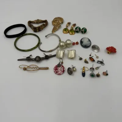 Assorted Jewelry 