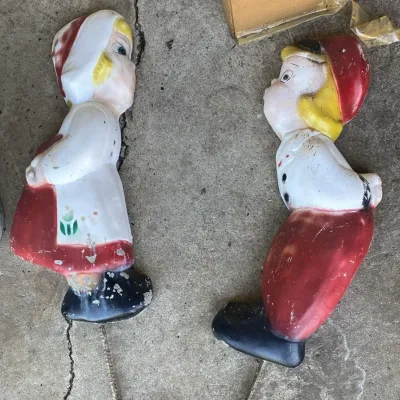 Sale Photo Thumbnail #21: Dutch boy and girl lawn ornament