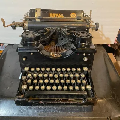 Sale Photo Thumbnail #15: Royal typewriter - nice to look at, not working very well
