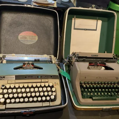 Sale Photo Thumbnail #13: Vintage typewriters