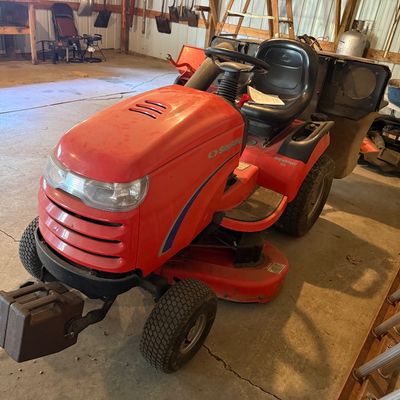 Simplicity Broadmoor Lawn Tractor with Bagger System