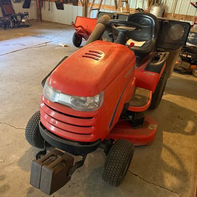 Simplicity Broadmoor Lawn Tractor with Bagger System