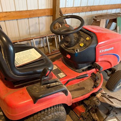 Simplicity Broadmoor Lawn Tractor with Bagger System
